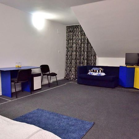 Pensiunea La Safari Târgu Neamț Exterior photo