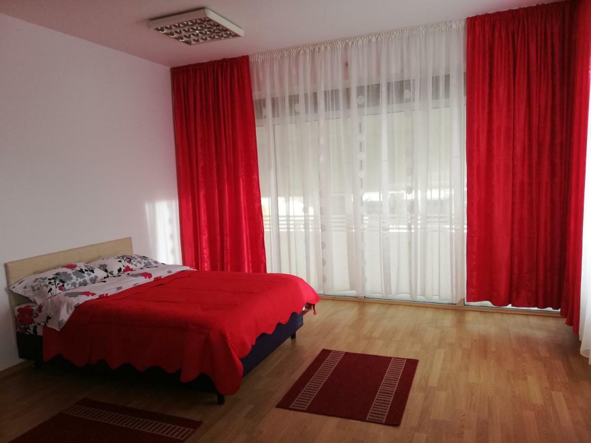 Pensiunea La Safari Târgu Neamț Exterior photo
