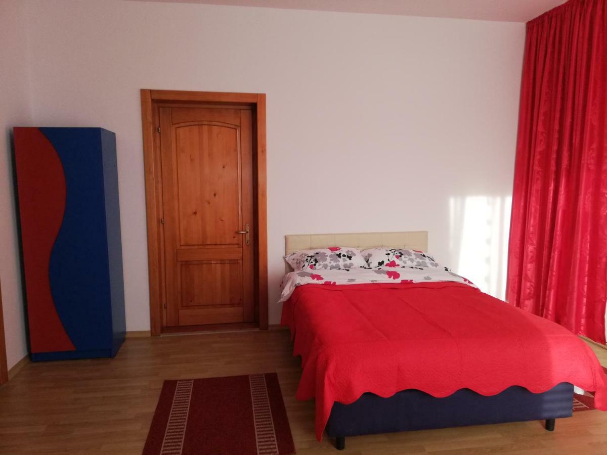 Pensiunea La Safari Târgu Neamț Exterior photo