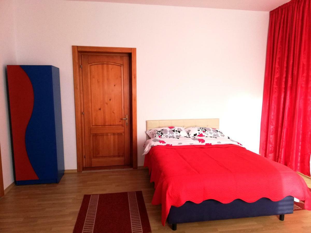 Pensiunea La Safari Târgu Neamț Exterior photo