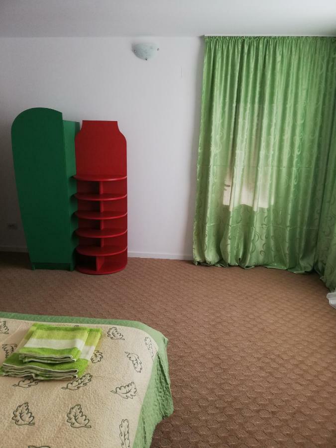 Pensiunea La Safari Târgu Neamț Exterior photo