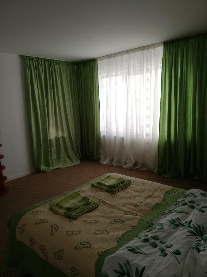Pensiunea La Safari Târgu Neamț Exterior photo