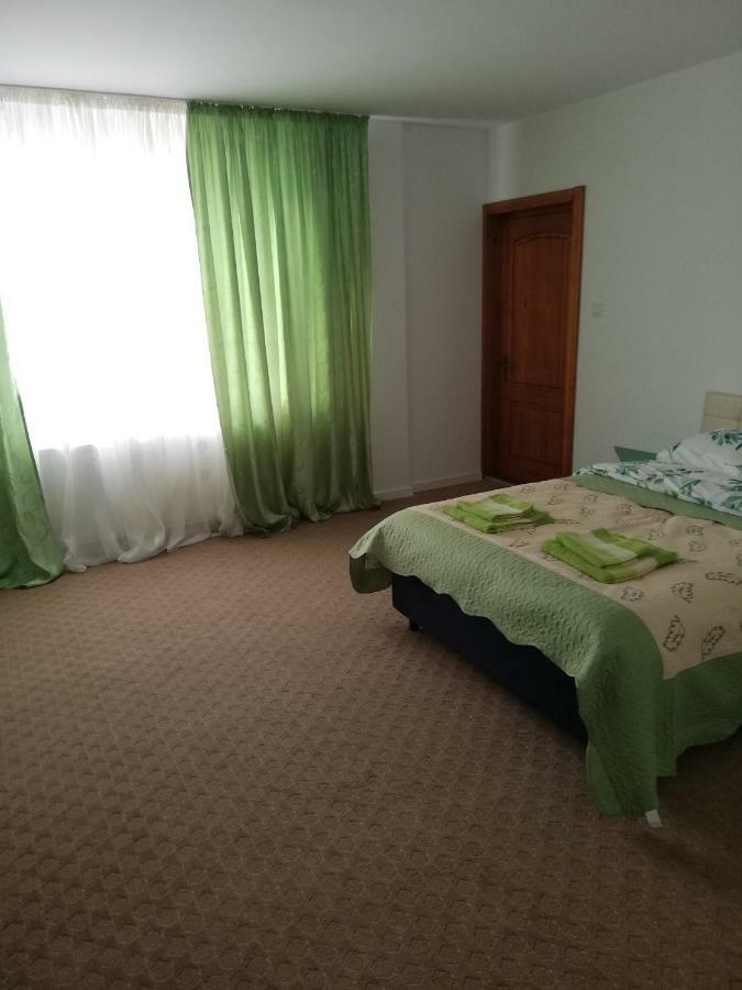 Pensiunea La Safari Târgu Neamț Exterior photo
