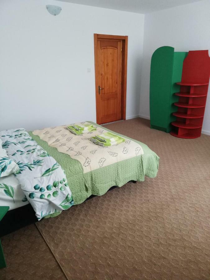 Pensiunea La Safari Târgu Neamț Exterior photo