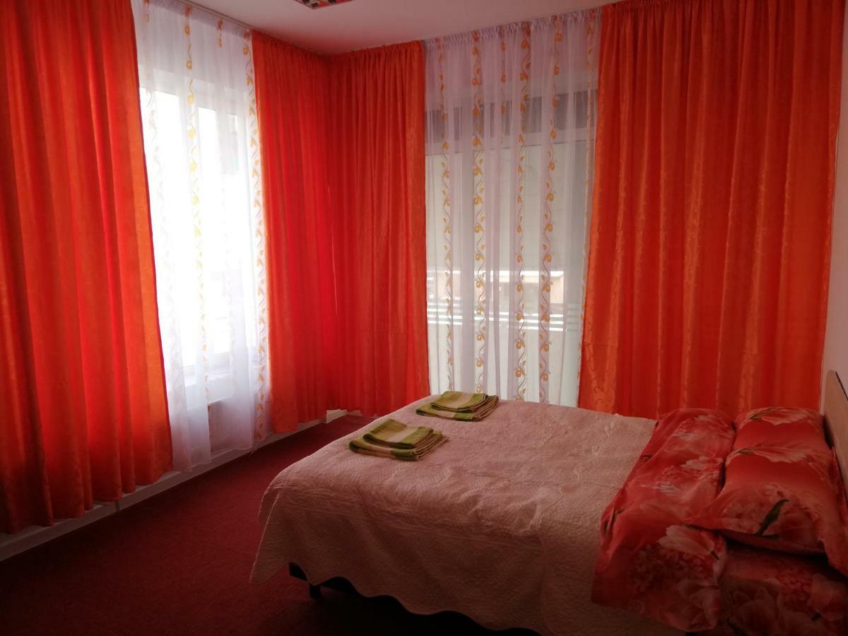 Pensiunea La Safari Târgu Neamț Exterior photo