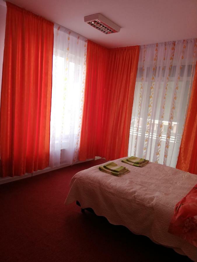 Pensiunea La Safari Târgu Neamț Exterior photo