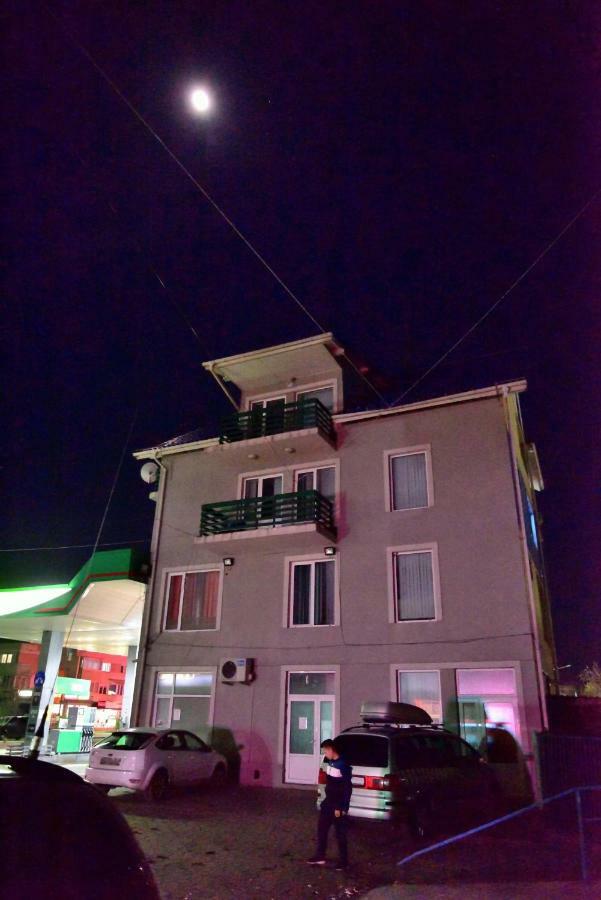 Pensiunea La Safari Târgu Neamț Exterior photo