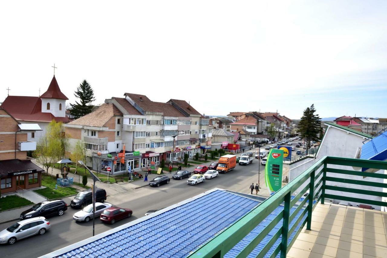 Pensiunea La Safari Târgu Neamț Exterior photo