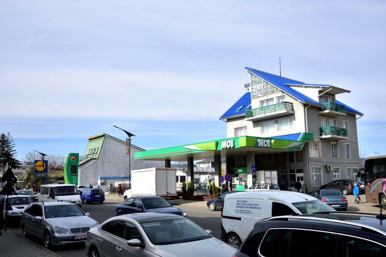 Pensiunea La Safari Târgu Neamț Exterior photo