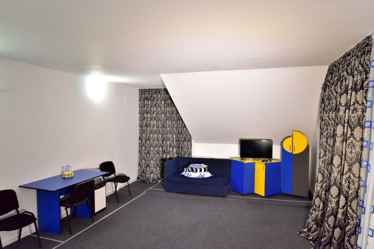 Pensiunea La Safari Târgu Neamț Exterior photo