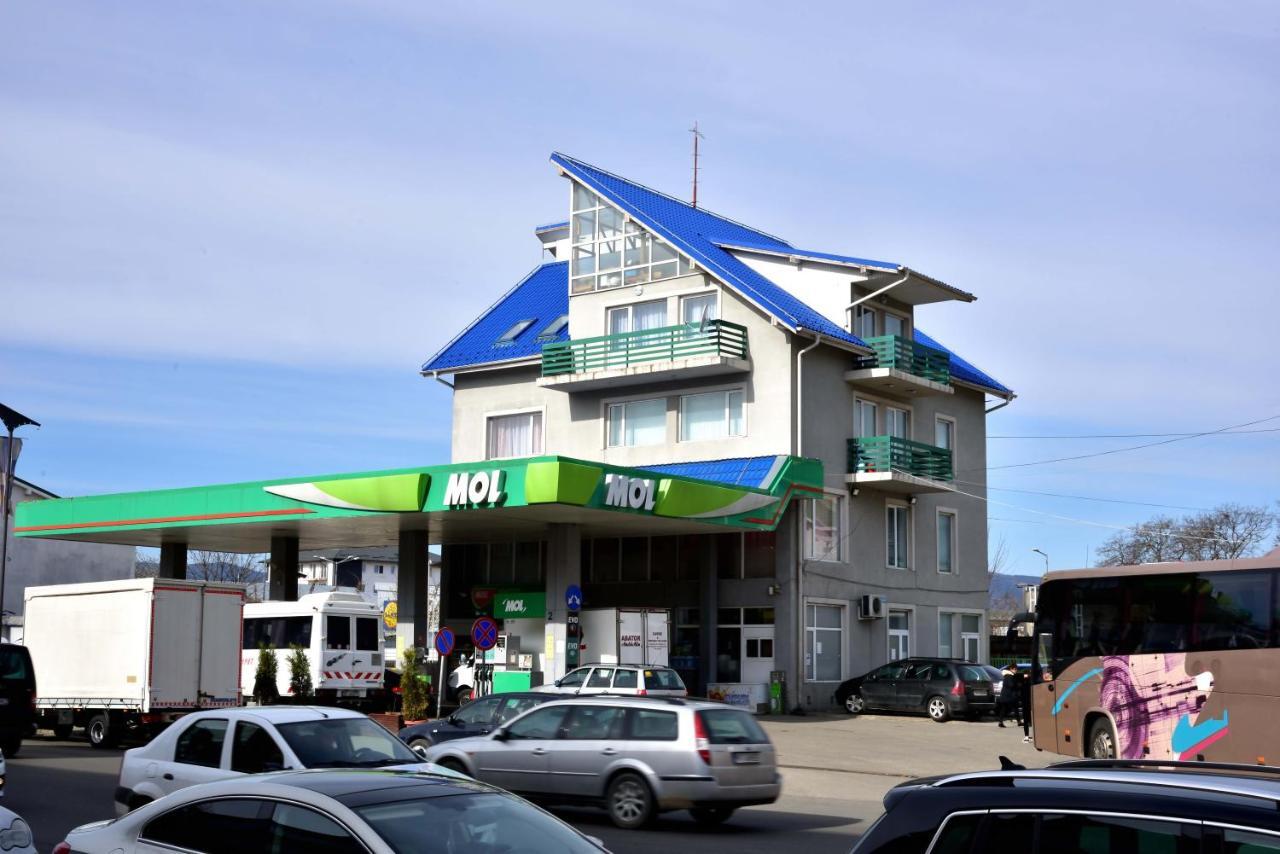 Pensiunea La Safari Târgu Neamț Exterior photo